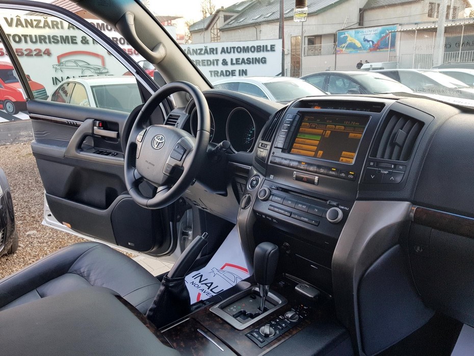 Toyota Land Cruiser 200