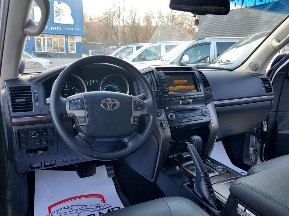 Toyota Land Cruiser 200