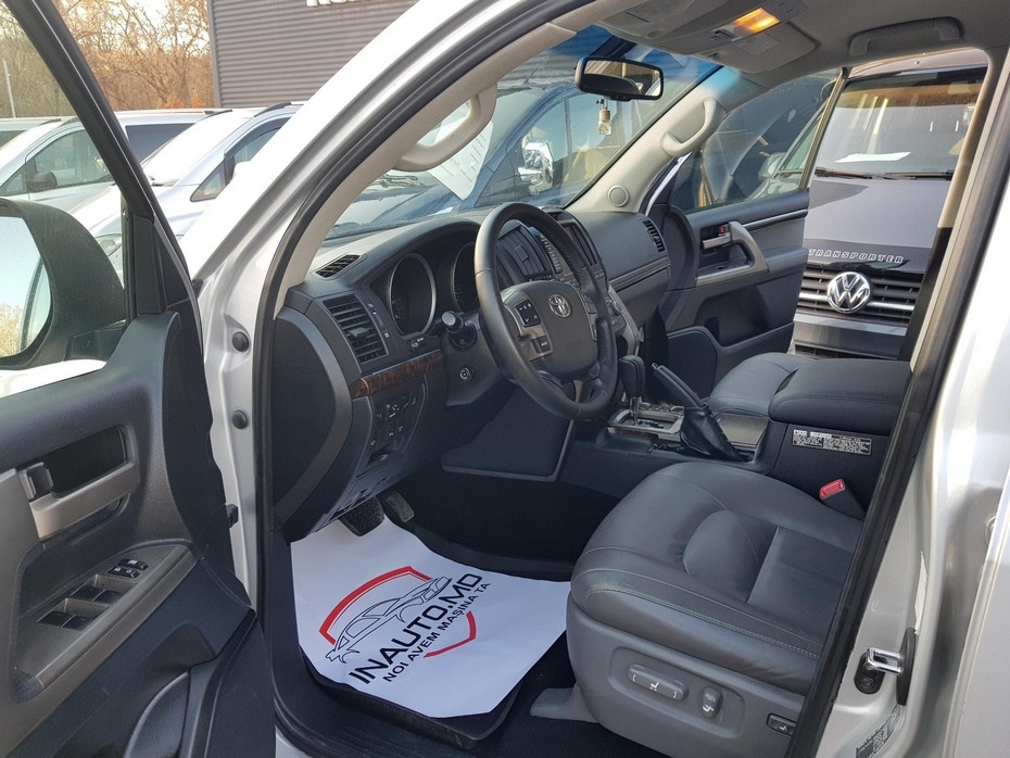 Toyota Land Cruiser 200